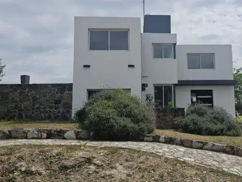 Casa de 3 Ambientes en Barrio Abierto