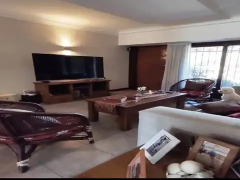 Casa 5 ambientes con 4 baños