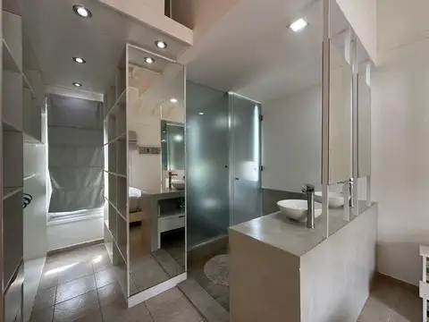 Casa 5 ambientes con 3 baños