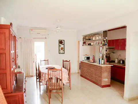 VENTA CASA 2 dormitorios - Barrio Norte.-