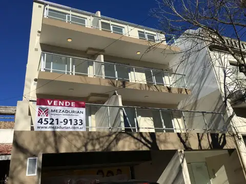 Monoambiente ideal con amplio balcón y cocina integrada
