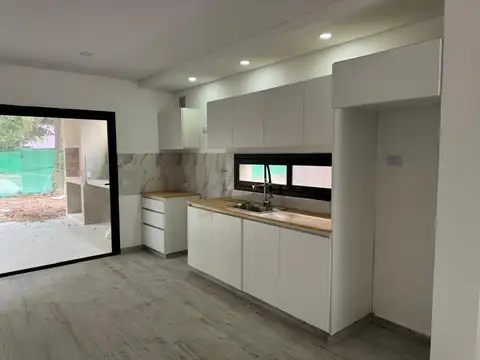 Casa a estrenar en predio privado - 8 Casas Tortuguitas