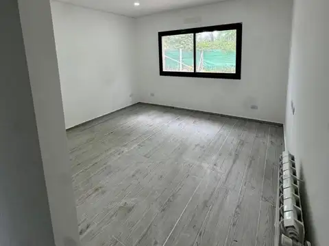 Casa en Alquiler con 1 cochera