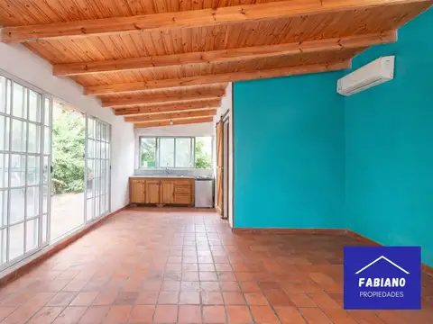 Casa para dos familias con patio y terraza