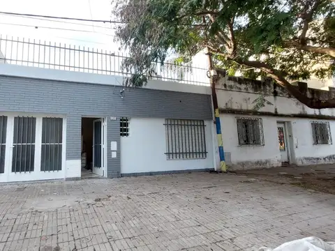 VENTA CASA 1 DE MAY0 4300 DOS DORMITORIO PATIO COCHERA