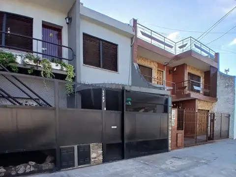 VENTA PH CASEROS 5 amb, garage / patio / galpon