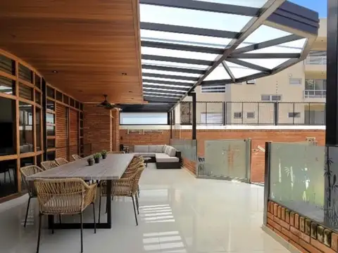 Venta Casa con Cochera, Piscina, Vestidor en Villa Devoto