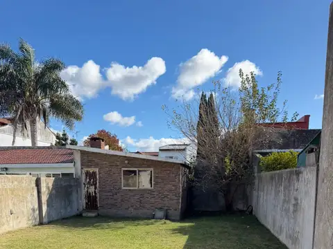 Casa 5 Ambientes en Martínez – Gran Potencial a Refaccionar | Jardín, Garaje y Terraza