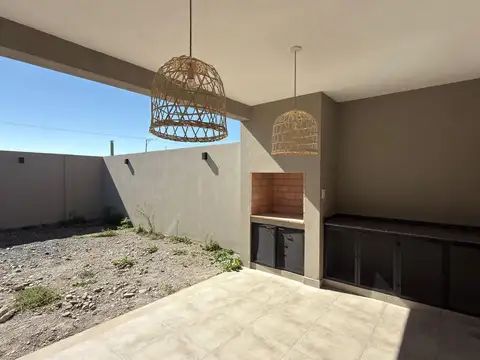 Casa 4 ambientes con 2 baños