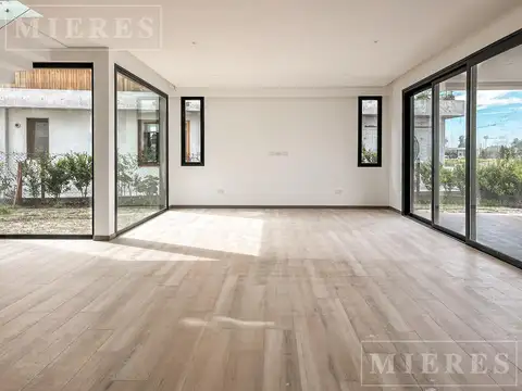 Casa 9 ambientes con 7 baños
