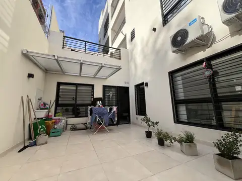 Departamento 3 Ambientes Con Patio En Mataderos, Barrio Naon