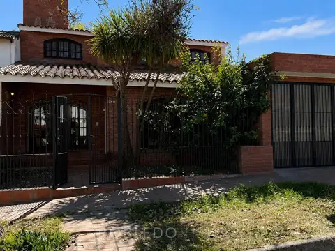 Casa en venta 4 dormitorios Barrio Tres Cerritos Salta Capital