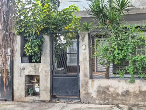 SE ALQUILA PH DE DOS DORMITORIOS PLANTA BAJA SIN ENTRADA DE AUTO