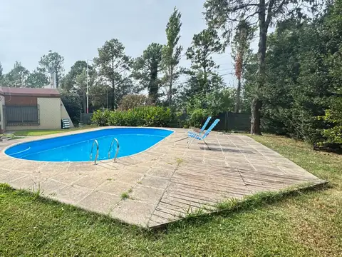 CASA DE 3 DORMITORIOS SOBRE 1590 M2 DE LOTE EN ESQUINA
