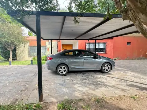 Casa 9 ambientes con 4 baños