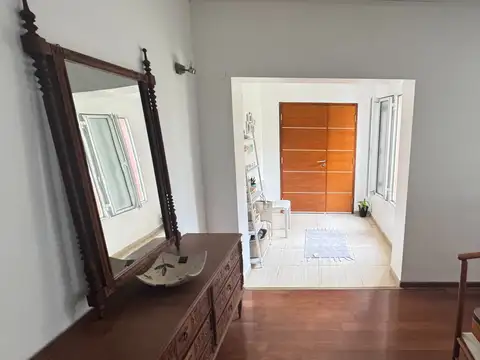CASA DE 3 DORMITORIOS SOBRE 1590 M2 DE LOTE EN ESQUINA