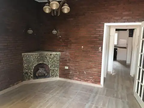 A OF 07- CASA DE 4 AMBIENTES CON MONOMABIENTE AL FONDO.