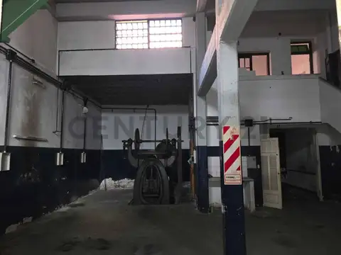 Galpon en Venta Pompeya con oficinas Potencial de desarrollo