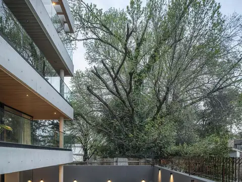 Departamento en venta 4 ambientes con jardín sobre Av. Libertador en Acassuso