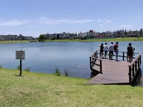 LOTE EN VENTA EN BARRIO LOS TRONCOS