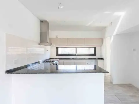 Casa en Venta con 4 cocheras