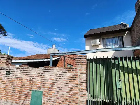 casa de 3 amb y otra de 3amb en dos plantas ideal 2 familias