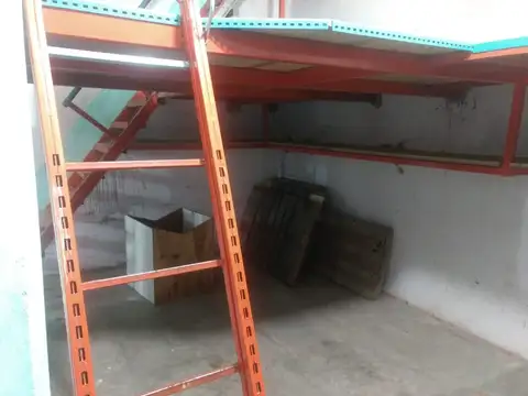 Local tipo Galpon Ideal Supermercado o deposito, buen estado