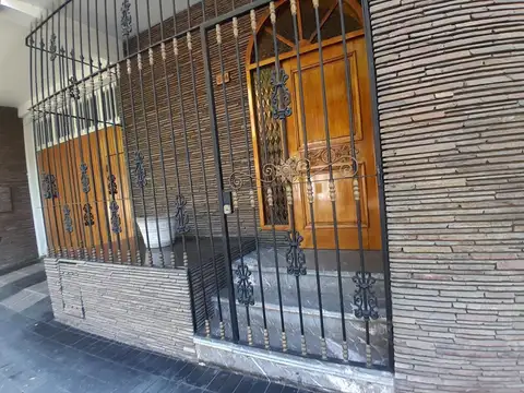 Casa 11 ambientes con 5 baños