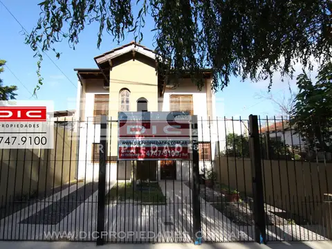 Excelente PH de 5 dormitorios, 2 baños y cochera. Terreno de 400m2