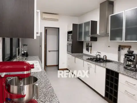 Casa en Venta con 4 cocheras