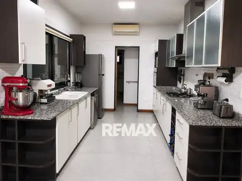 Casa 7 ambientes con 3 baños