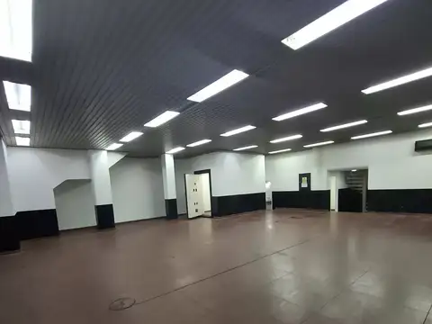 IMPORTANTE LOCAL COMERCIAL DE 200 M2