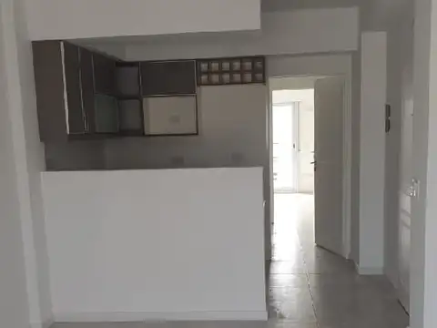 EXCELENTE SEMIPISO  DE  2 AMBIENTES CON 2 BALCONES SUPER LUMINOSO