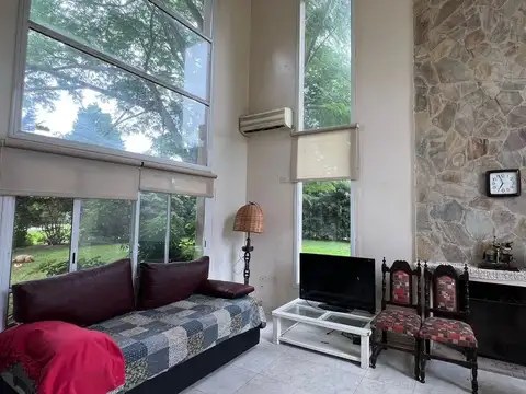 Casa en Venta en Loma Verde, USD 215.000