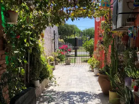 Casa 3 ambientes con 2 baños