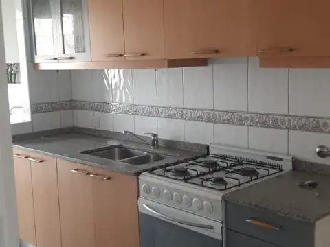 DEPTO DOS AMBIENTES FRENTE LUMINOSO VISTA ABIERTA COCINA SEPARADA