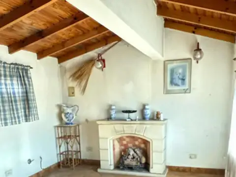 Casa Para Dos Familias Con Local Y Cochera