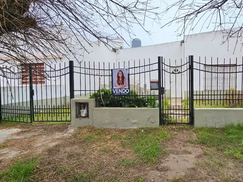 Casa en venta c/ cochera en Punta Alta