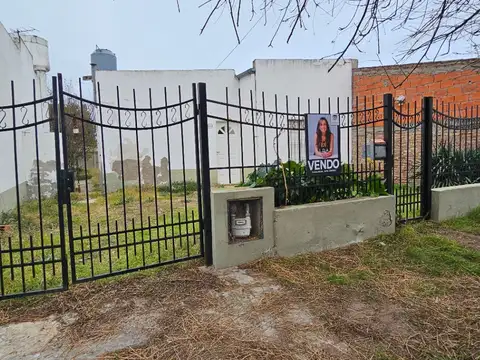En Venta/ Casa en  Puerto  Deseado  al  200.  2 dorm. Punta