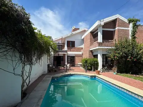 Casa en Alquiler en Zona Centro, USD 1.800