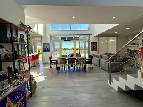 Casa en Venta con 7 cocheras