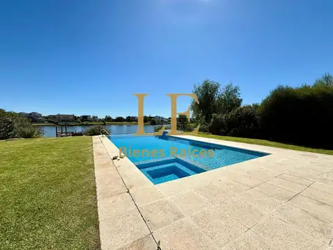 Casa en Venta con 7 cocheras