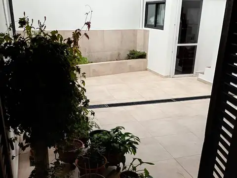 Casa 5 ambientes con 1 baño
