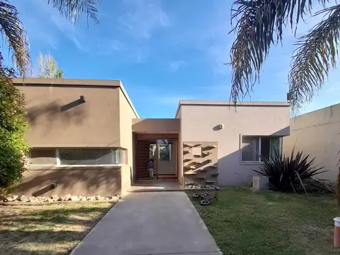 EN ALQUILER - CASA DE 3 DORMITORIOS CON PILETA – BARRIO CANTEGRIL