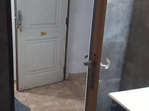 Local en venta - 15 Ambientes - Florencio Varela