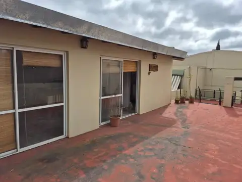 VENTA DE CASA 5 AMB CON QUINCHO Y AMPLIA TERRAZA
