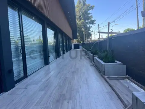 ALQUILER DE LOCAL COMERCIAL A ESTRENAR SOBRE AV. 31,  GONNET