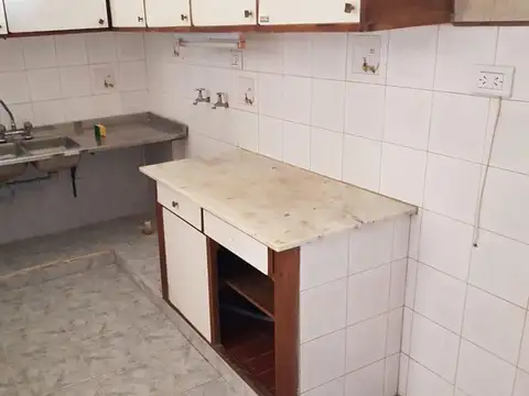 OPORTUNIDAD CASA 500 m2. EN LA FLORIDA A 50 METROS DEL RIO