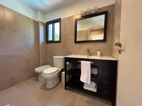 Casa 5 ambientes con 2 baños