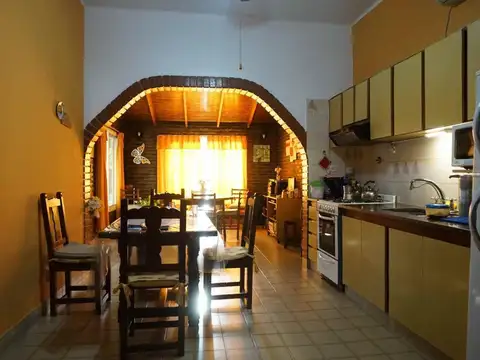 Casa 5 ambientes con 2 baños